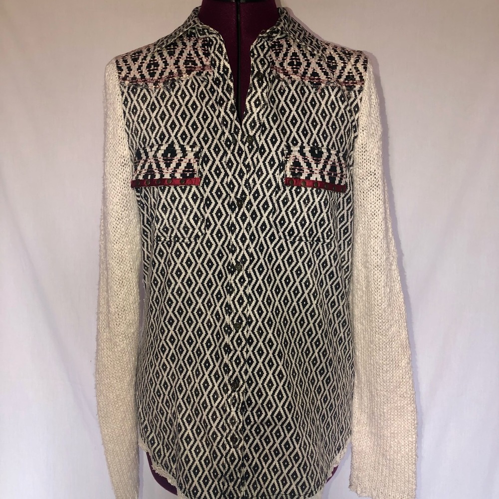 Gimmicks by BKE button down boho  blouse Sweater sleeves Buckle store